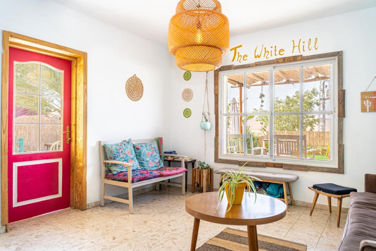 The White Hill Guesthouse เยโรแฮม ภายนอก รูปภาพ