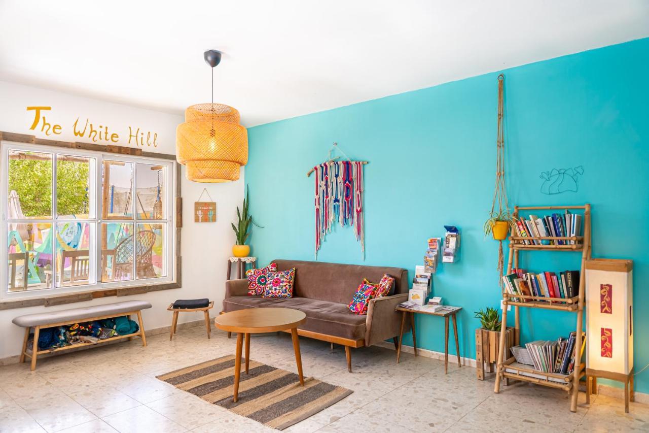 The White Hill Guesthouse เยโรแฮม ภายนอก รูปภาพ